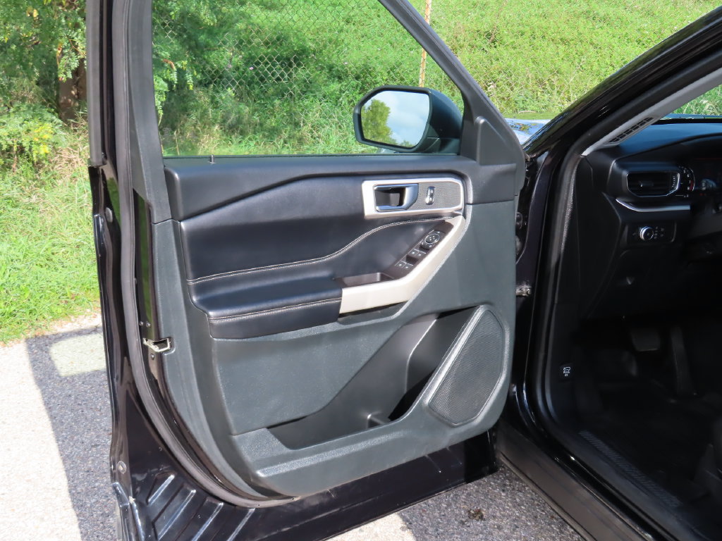 Used 2021 Ford Explorer XLT AWD/4WD image 27