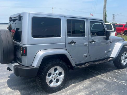 Used 2015 Jeep Wrangler Unlimited Sahara w/ Connectivity Group AWD/4WD image 3