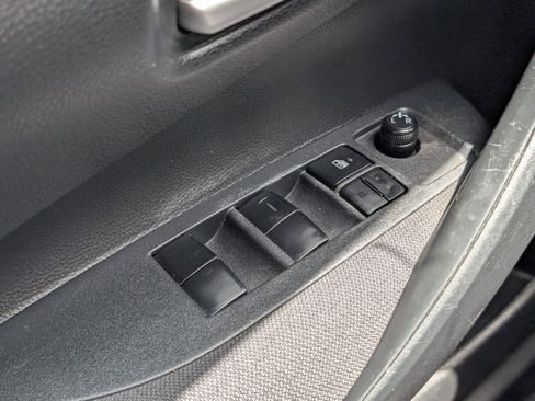 Used 2020 Toyota Corolla LE image 27