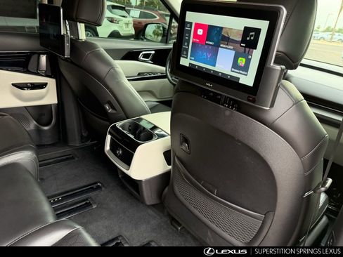 Used 2022 Kia Carnival EX FWD image 16