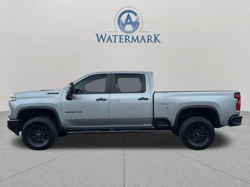 Used 2025 Chevrolet Silverado 2500 ZR2 w/ Technology Package AWD/4WD image 2