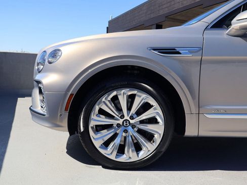 Used 2023 Bentley Bentayga Extended Wheelbase AWD/4WD image 7