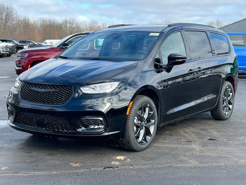 New 2026 Chrysler Pacifica Select image 46