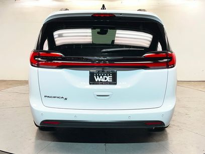 New 2026 Chrysler Pacifica Select w/ S Appearance Package