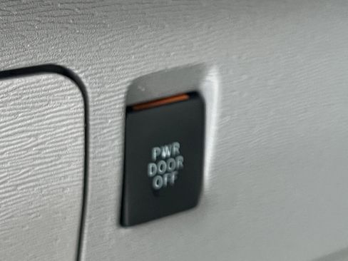 Used 2012 Toyota Sienna LE image 19