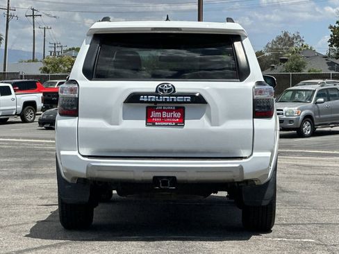 Used 2022 Toyota 4Runner TRD Off-Road Premium AWD/4WD image 4