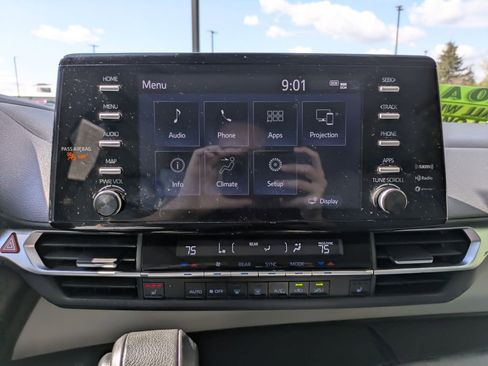 Used 2023 Toyota Sienna XLE AWD/4WD image 20