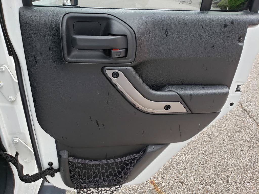 Used 2018 Jeep Wrangler Unlimited Sahara AWD/4WD image 15
