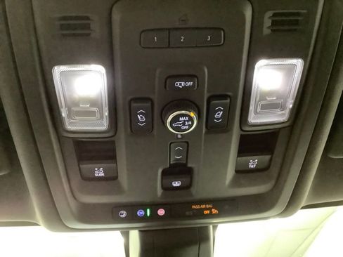 Used 2022 GMC Yukon XL Denali w/ Denali Premium Package AWD/4WD image 20