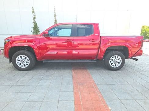 Used 2025 Toyota Tacoma SR5 w/ SR5 Upgrade Package AWD/4WD image 3