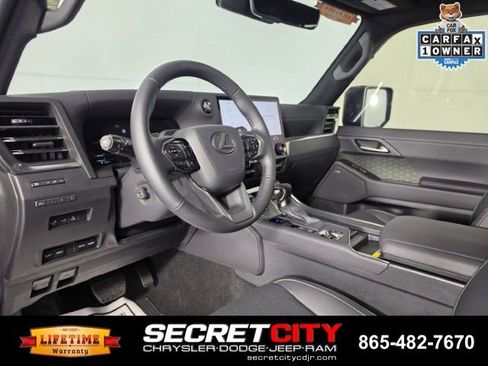 Used 2026 Lexus GX 550 image 11