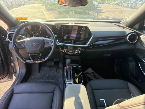 Used 2025 Chevrolet Trax RS w/ Driver Confidence Package FWD image 25