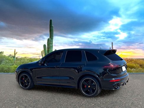 Used 2018 Porsche Cayenne GTS AWD/4WD image 4