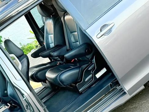 Used 2015 Toyota Sienna SE FWD image 10