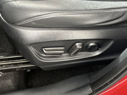 Used 2022 Toyota Corolla Cross XLE w/ Convenience Package image 21