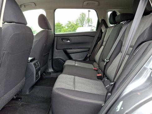 Used 2024 Nissan Rogue SV AWD/4WD image 19