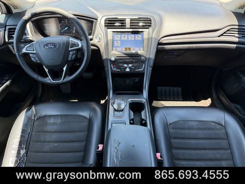 Used 2018 Ford Fusion SE w/ Equipment Group 201A FWD image 18