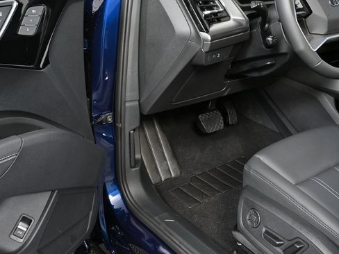 New 2025 Audi Q4 e-tron Prestige image 7