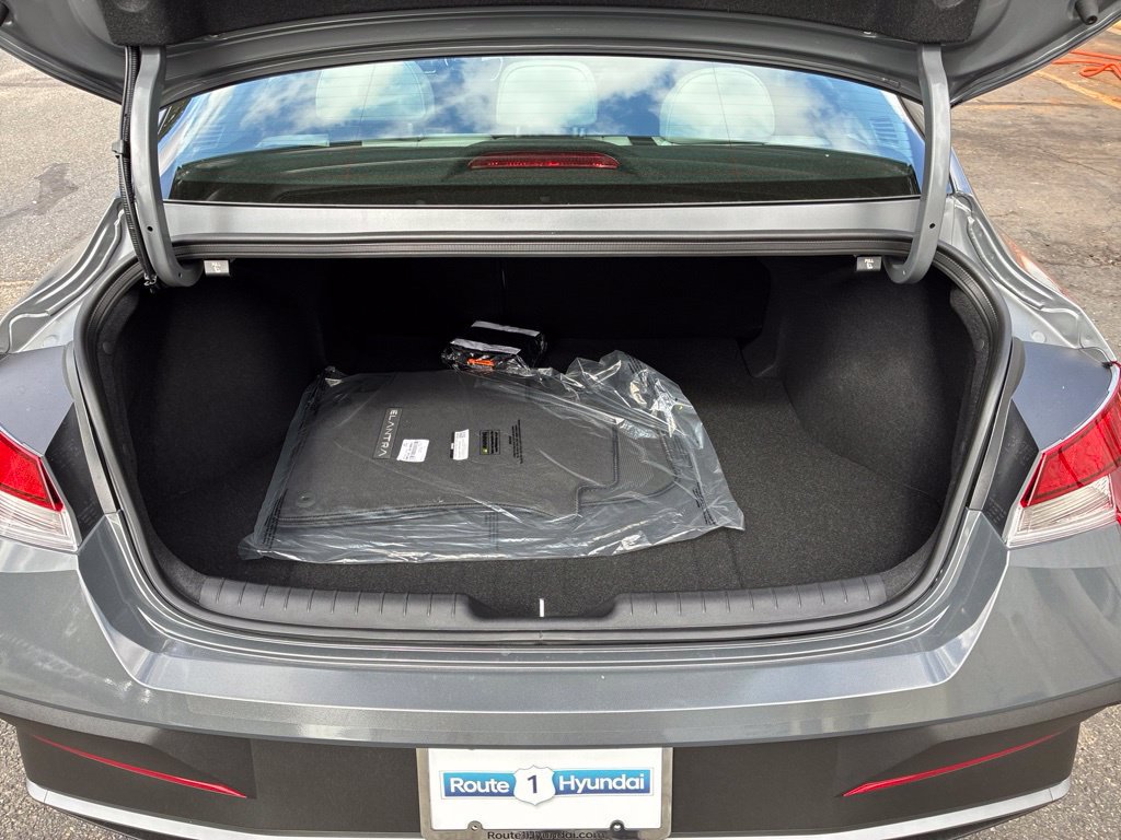 New 2026 Hyundai Elantra SEL Sport FWD image 11
