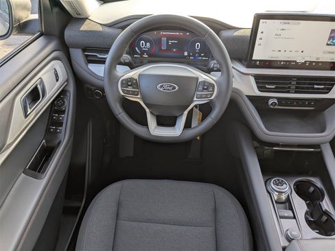 Certified 2025 Ford Explorer Active image 18