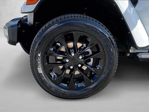 Used 2022 Jeep Wrangler Unlimited Sahara w/ Safety Group image 10