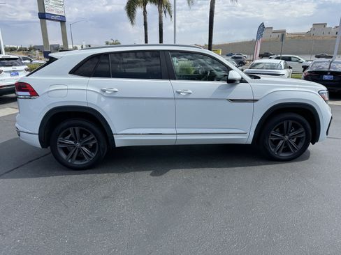 Used 2021 Volkswagen Atlas Cross Sport SE w/ Panoramic Sunroof Package FWD image 10