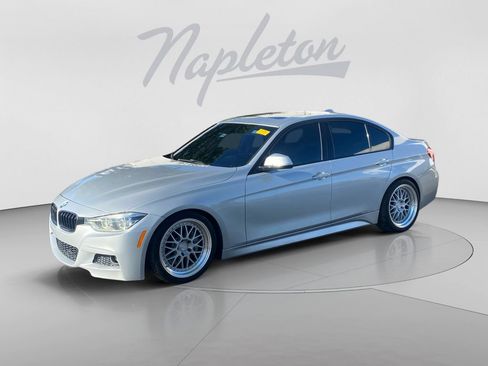 Used 2018 BMW 330i Sedan w/ M Sport Package RWD image 1