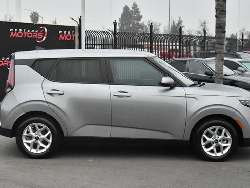 Used 2024 Kia Soul LX w/ Option Group 015 image 9