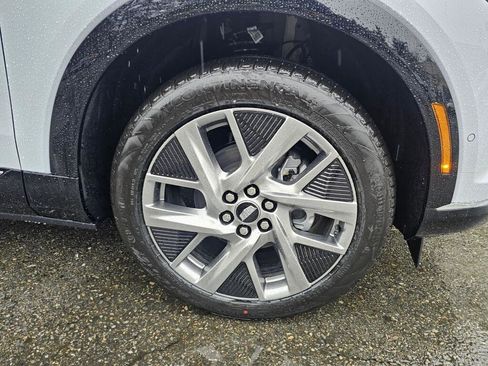 New 2026 Cadillac Optiq Luxury 2 image 13