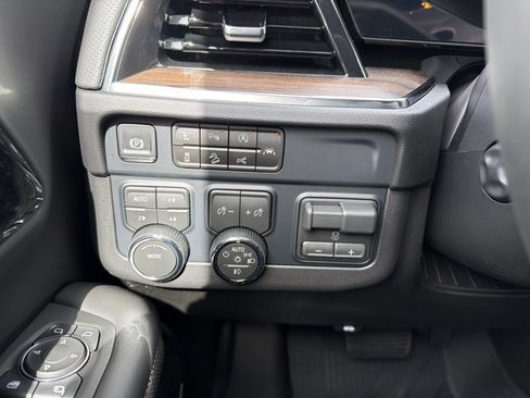 New 2026 Chevrolet Suburban High Country image 13