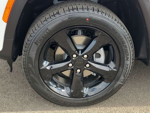 New 2026 Jeep Grand Cherokee Limited AWD/4WD image 16