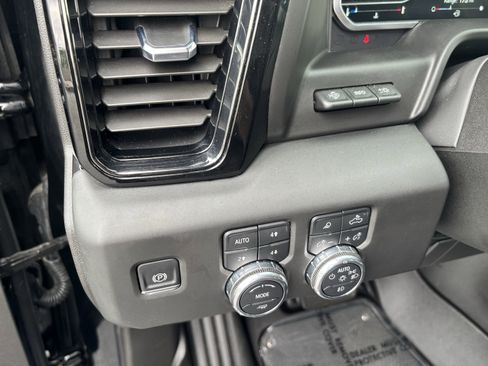 Used 2025 GMC Sierra 2500 AT4 w/ AT4 Premium Plus Package AWD/4WD image 21