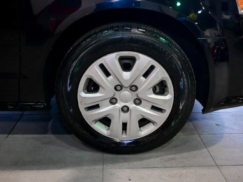 Used 2019 Dodge Grand Caravan SE w/ UConnect Hands-Free Group image 37