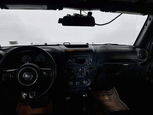 Used 2017 Jeep Wrangler Unlimited Sahara AWD/4WD image 11