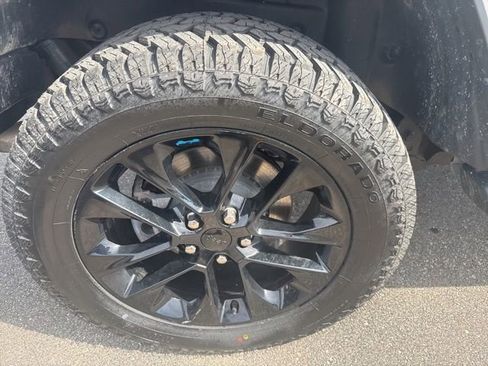 Used 2022 Jeep Wrangler Unlimited Sahara w/ Cold Weather Group AWD/4WD image 26