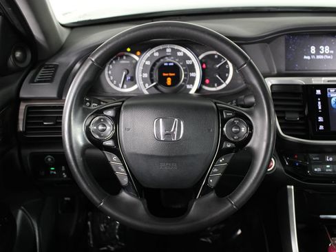 Used 2017 Honda Accord Touring image 9