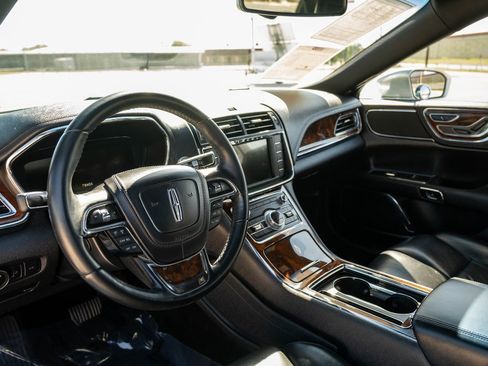 Used 2017 Lincoln Continental Select image 14