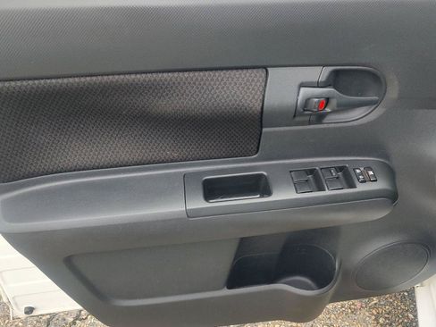 Used 2010 Scion xB FWD image 9