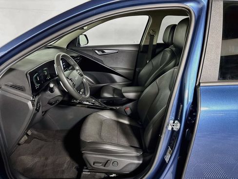Certified 2023 Kia Niro FWD image 12