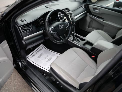 Used 2017 Toyota Camry SE FWD image 9