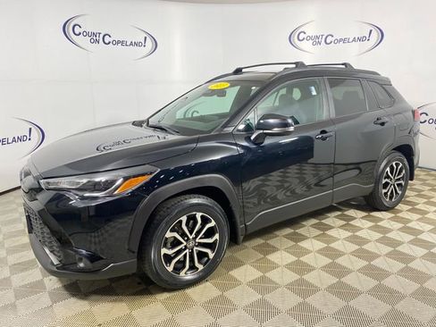 Used 2023 Toyota Corolla Cross AWD Hybrid image 3