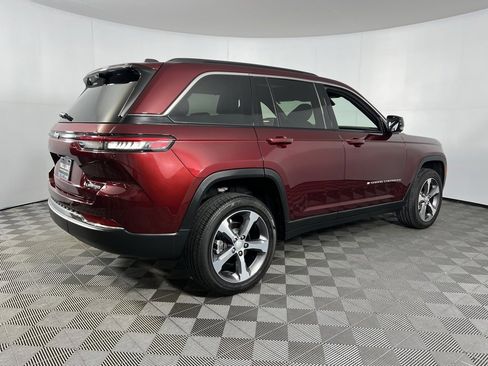 Certified 2024 Jeep Grand Cherokee Limited w/ Luxury Tech Group II image 5