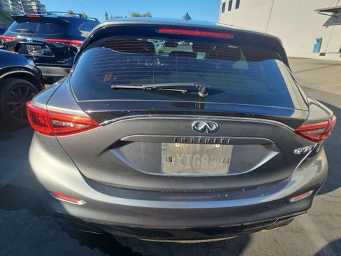Used 2018 INFINITI QX30 Premium image 2