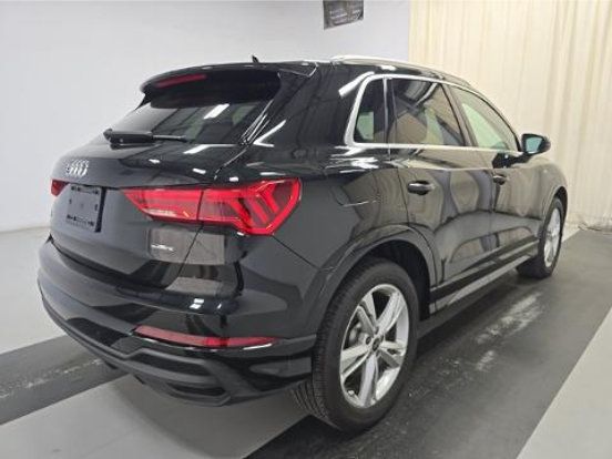 Used 2023 Audi Q3 2.0T Premium w/ Convenience Package AWD/4WD image 2
