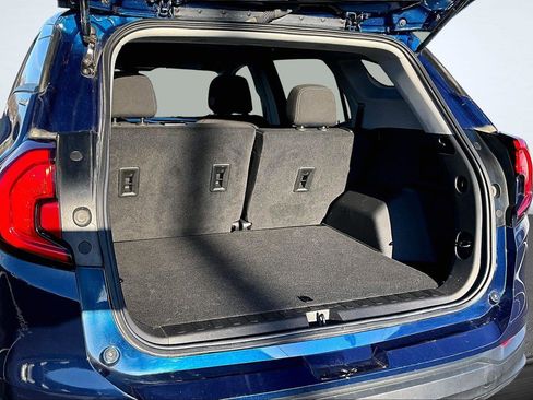 Used 2023 GMC Terrain SLE w/ Driver Convenience Package image 5