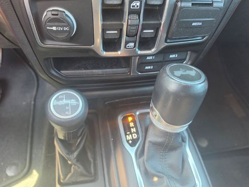 Used 2021 Jeep Wrangler Unlimited Sahara AWD/4WD image 13