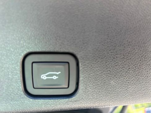 Used 2025 Chevrolet Traverse LT AWD/4WD image 24