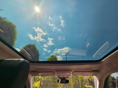 Used 2020 Land Rover Range Rover Evoque SE image 30