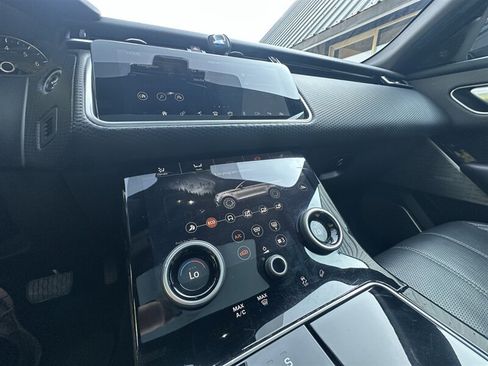 Used 2018 Land Rover Range Rover Velar S AWD/4WD image 33