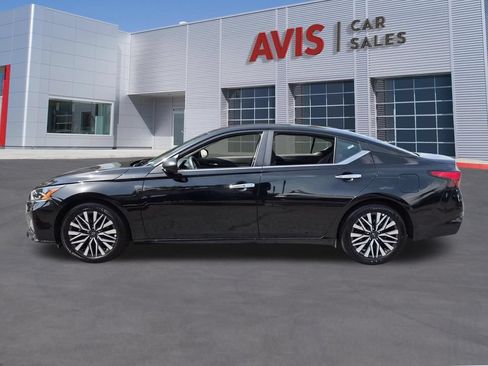 Used 2025 Nissan Altima 2.5 SV FWD image 10